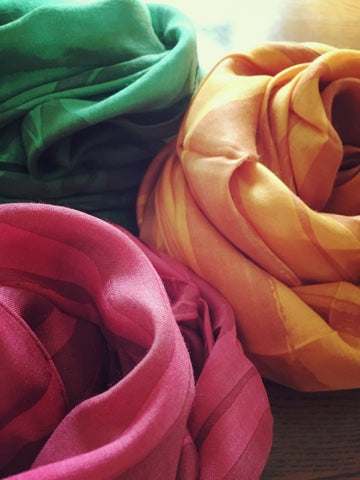 AMONGのスカーフ