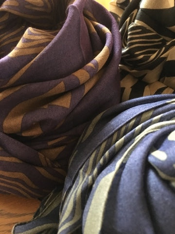 AMONGのストール