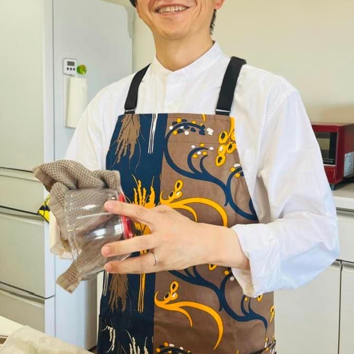 エプロン「イネ」オイシイネ!