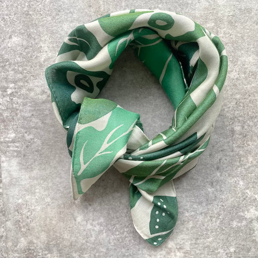 LAST1 プチスカーフ「桃栗三年柿八年」変化-white×green系(シルク40%レーヨン60%)