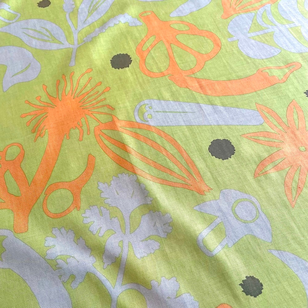 Petit scarf "Spice" arrangement_Green base (75% cotton 25% rayon)