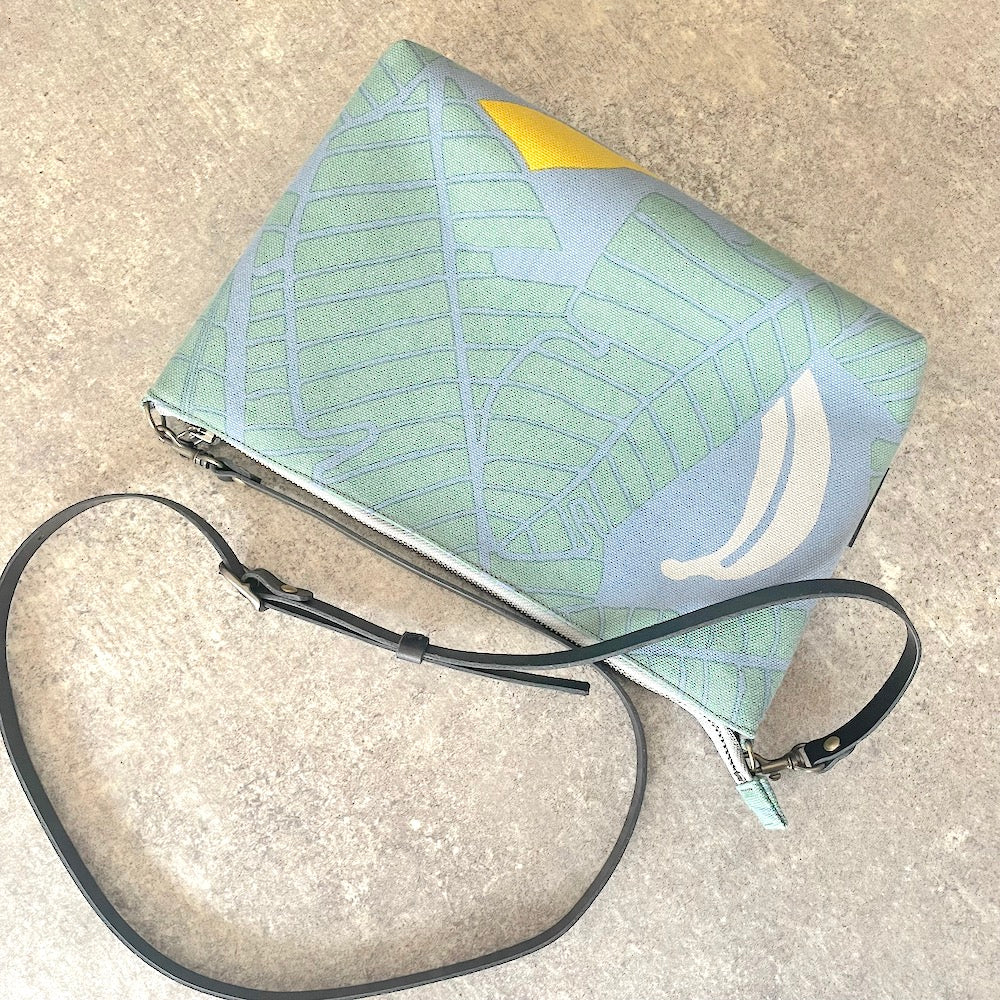 LAST1ミニショルダー 「バナナ」木陰_葉