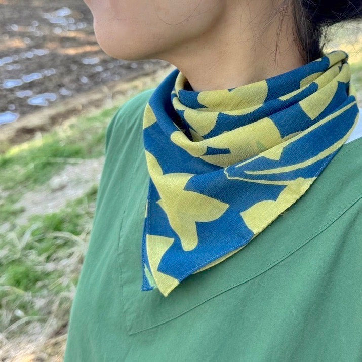 Petite scarf "Starfruit" star pattern (100% cotton chiffon)