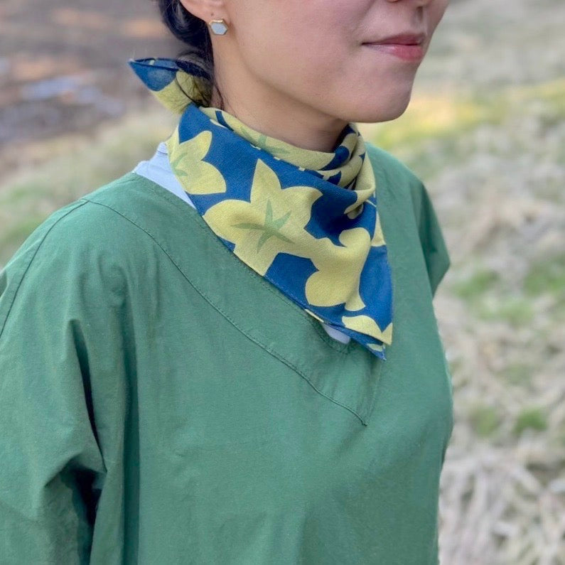 Petite scarf "Starfruit" star pattern (100% cotton chiffon)