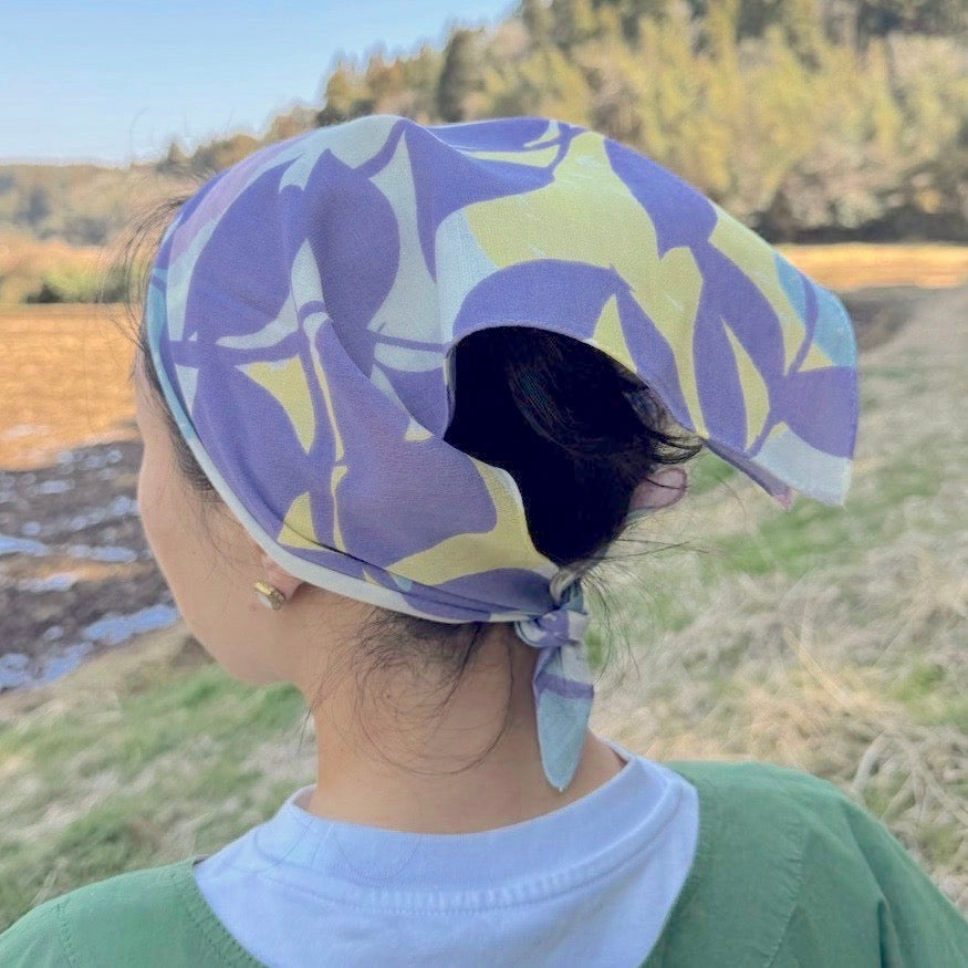 Petite scarf "Tenki" bright leaves (100% cotton chiffon)