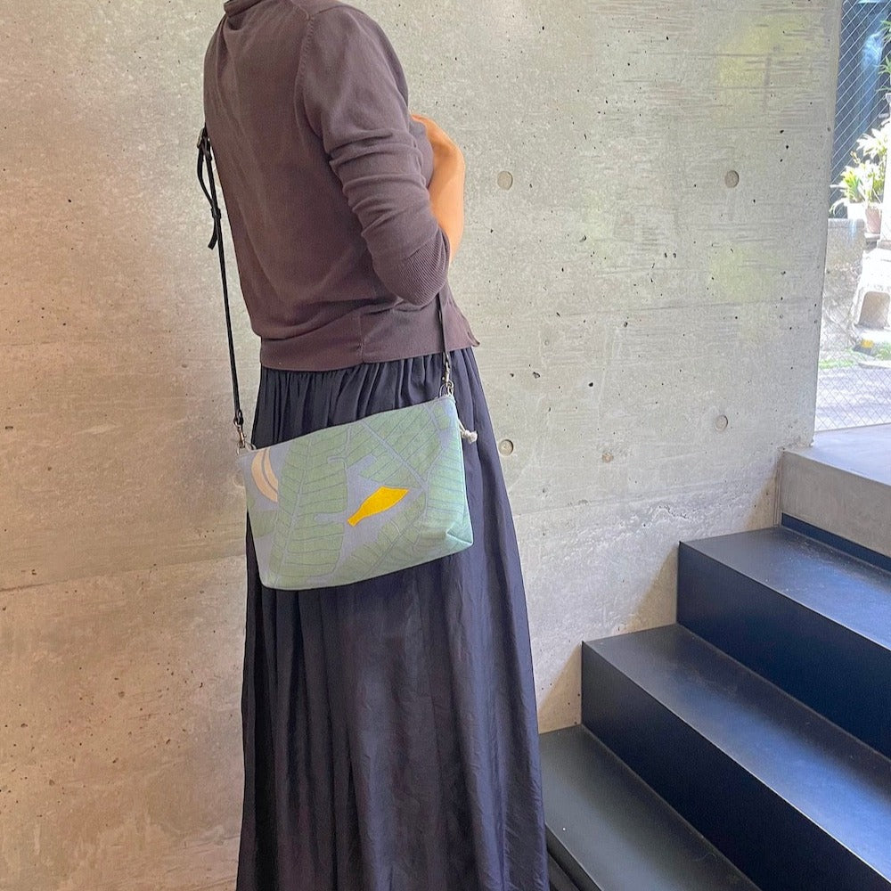 LAST1ミニショルダー 「バナナ」木陰_葉