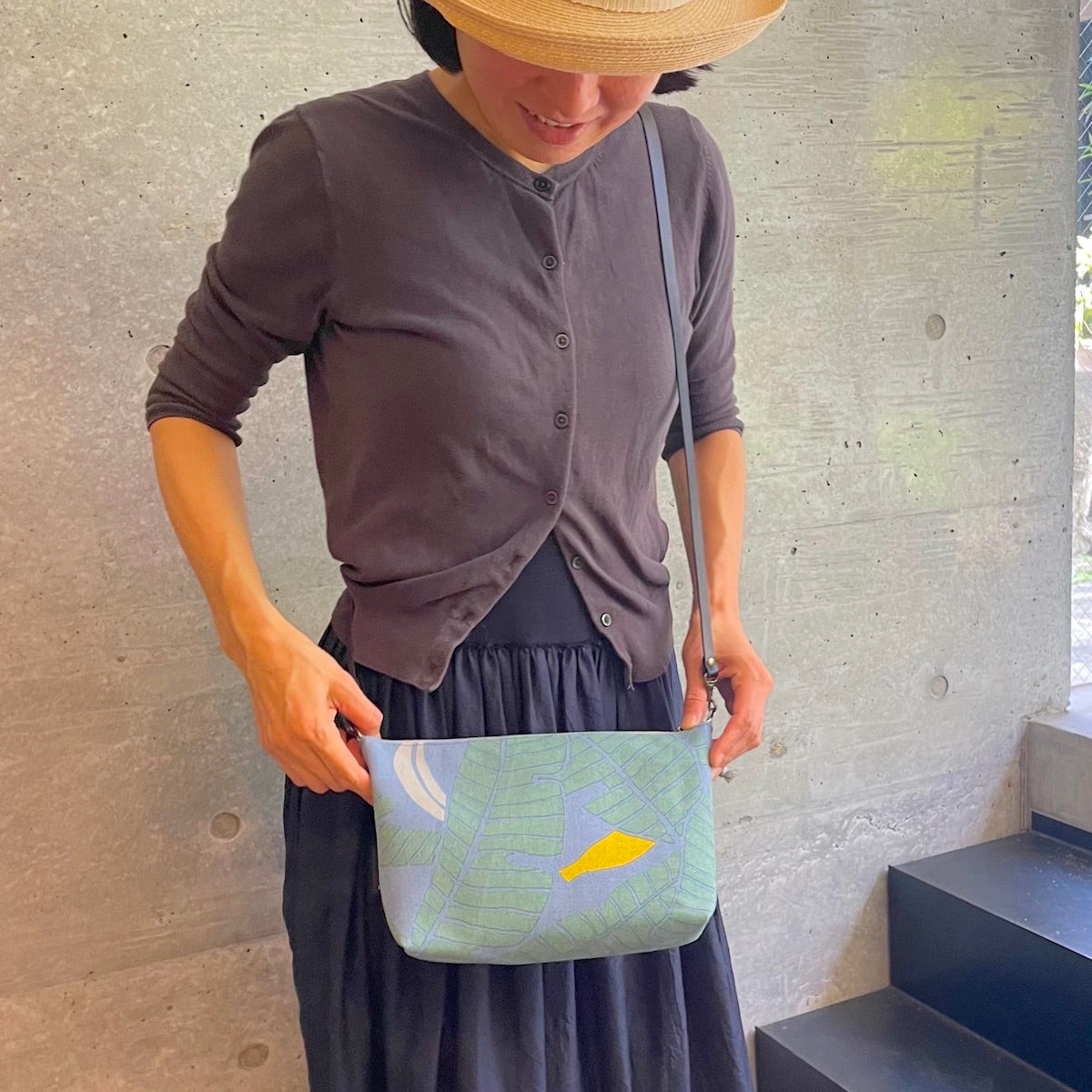 LAST1ミニショルダー 「バナナ」木陰_葉