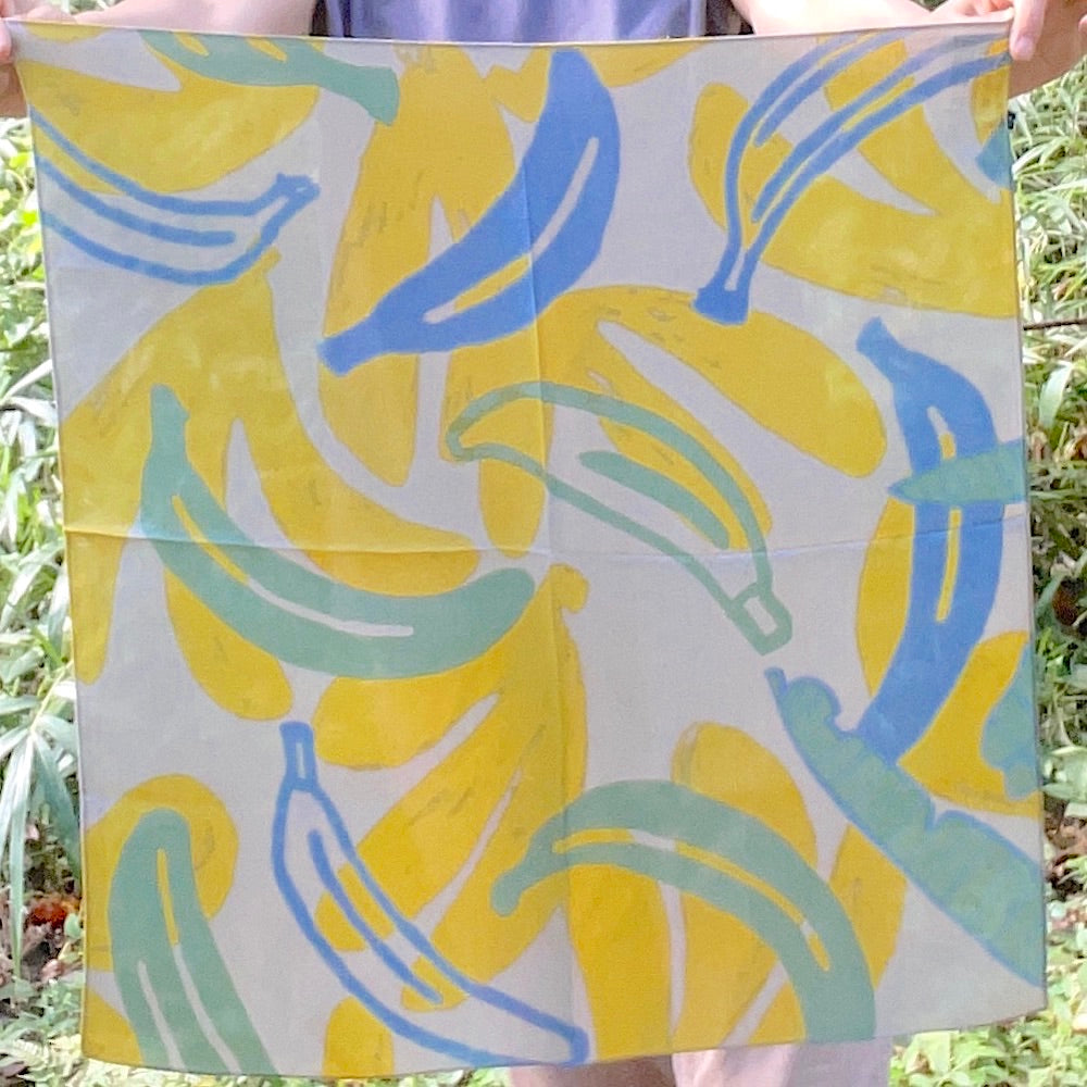 Petit scarf "Banana" in the shade of a tree_fruit (40% silk 60% rayon)