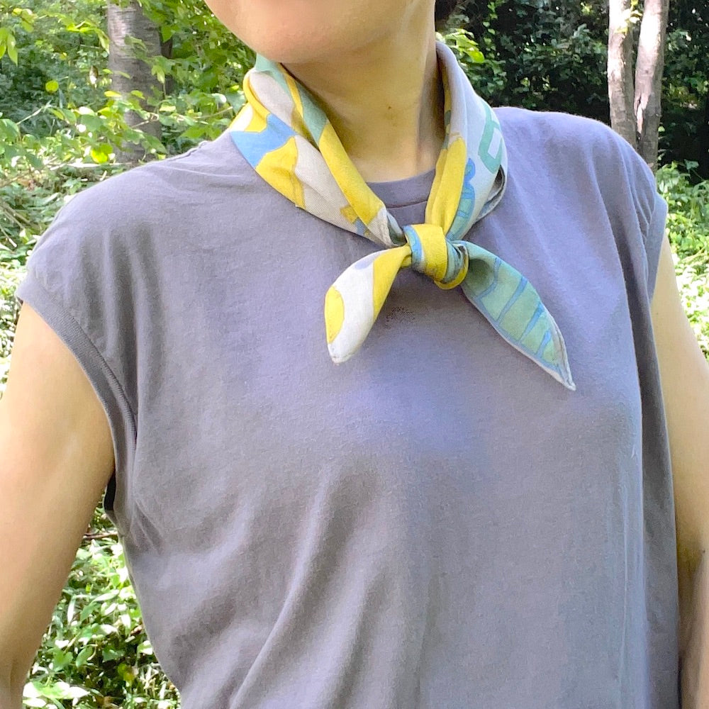 Petit scarf "Banana" in the shade of a tree_fruit (40% silk 60% rayon)