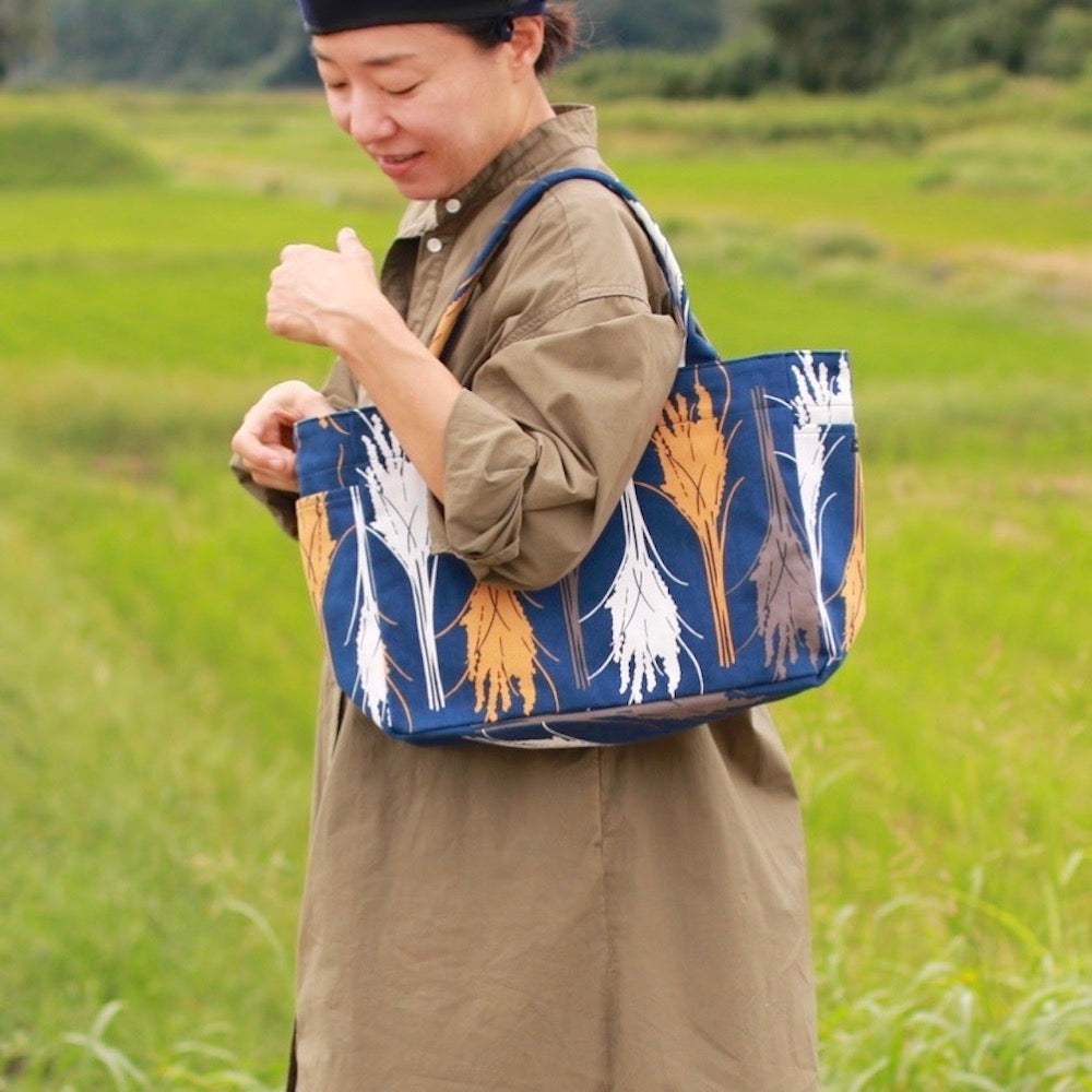 トート(M・サイドポケット付)「イネ」オイシイネ!_稲穂(ネイビー)