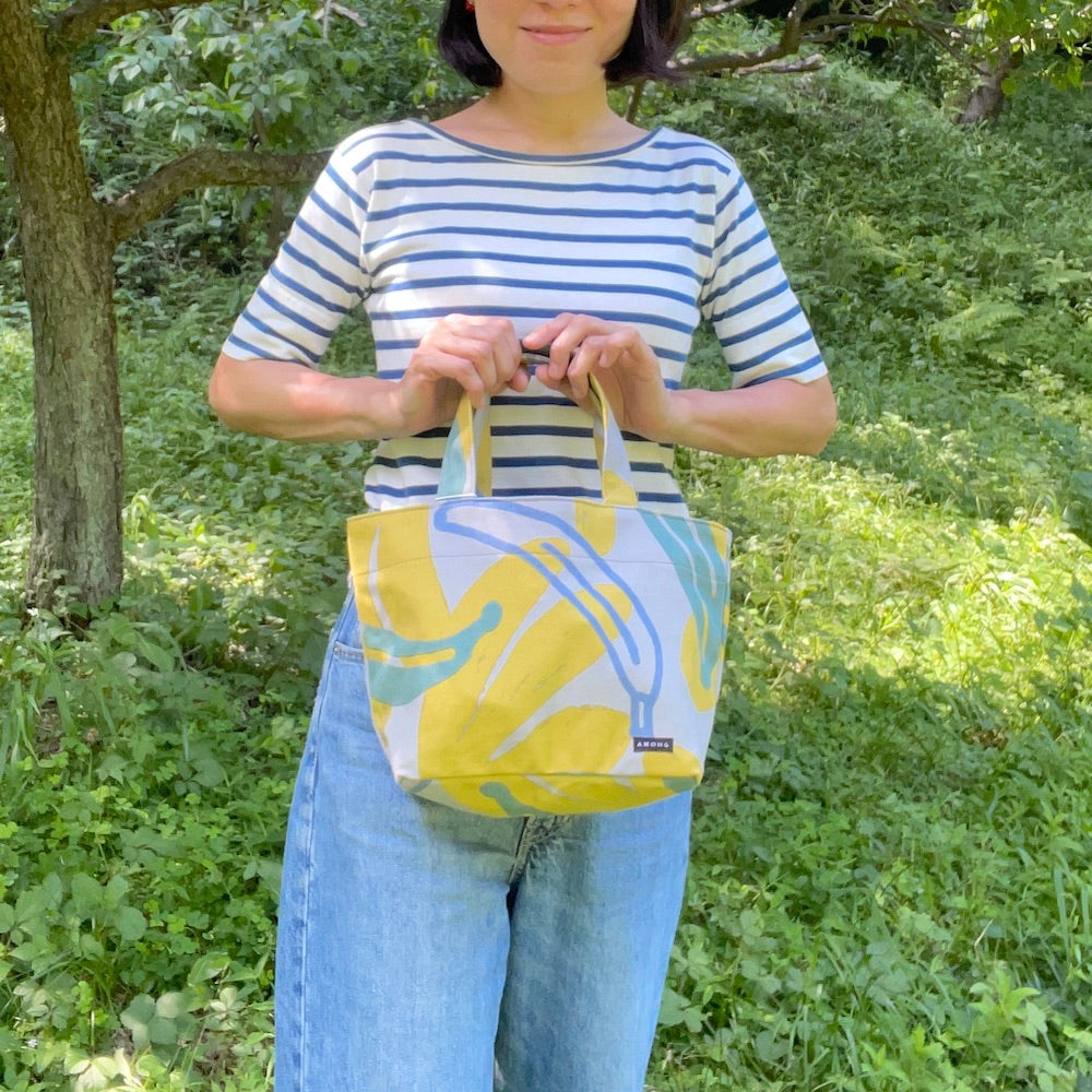 トート (S)「バナナ」木陰_果実