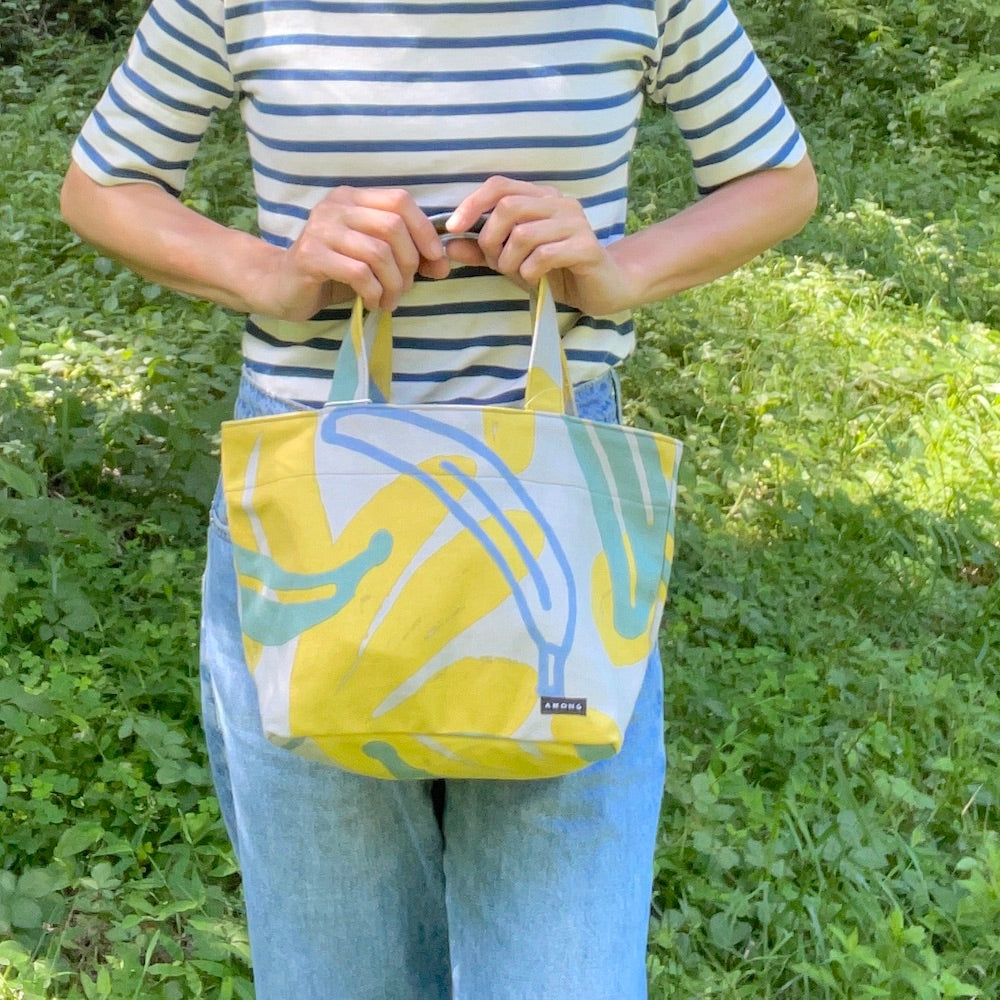 トート (S)「バナナ」木陰_果実