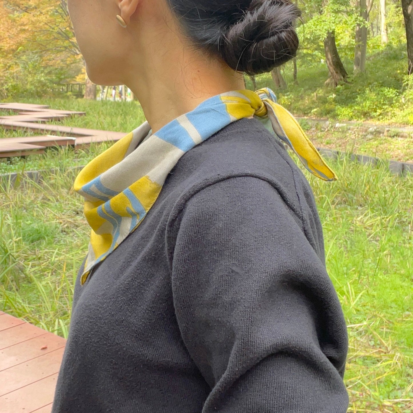 Petit scarf "Banana" in the shade of a tree_fruit (40% silk 60% rayon)