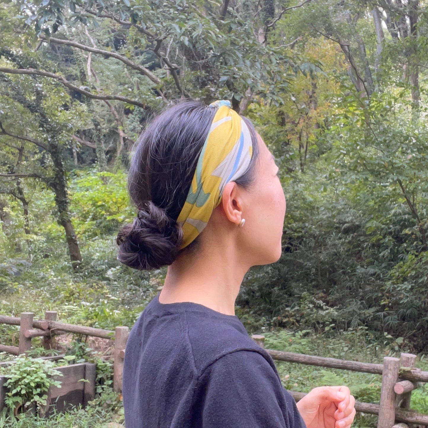 Petit scarf "Banana" in the shade of a tree_fruit (40% silk 60% rayon)