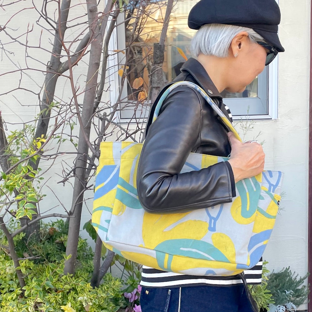 トート(M・サイドポケット付)「バナナ」木陰_果実
