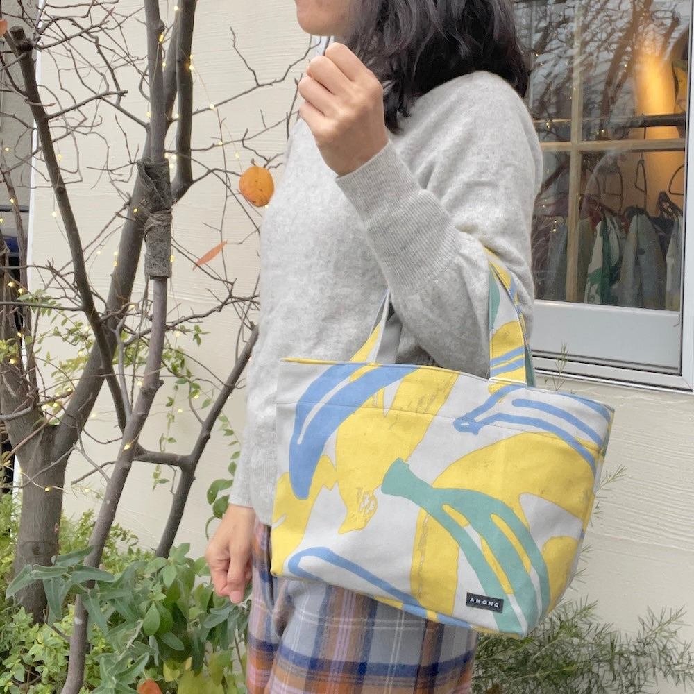 トート (S)「バナナ」木陰_果実