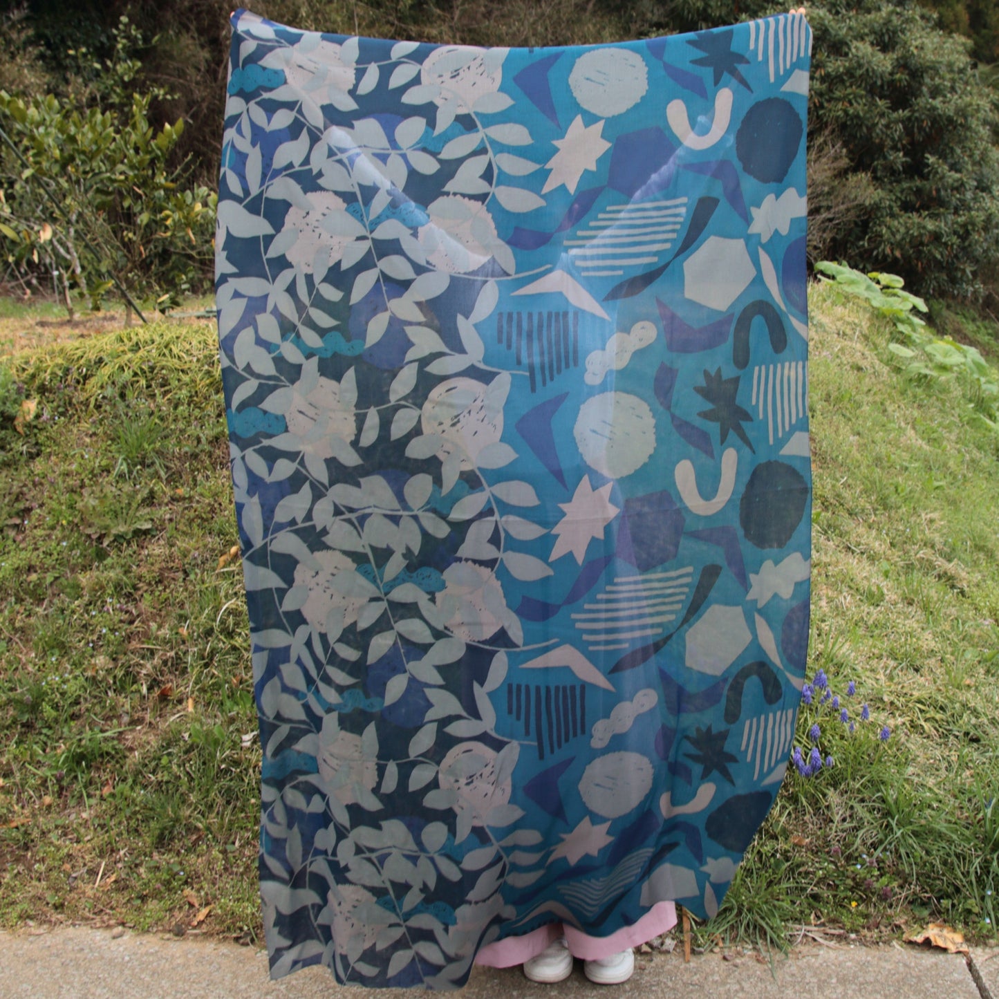 AMONG ストール テンキ 夜空 ネイビー 星空柄 夜空柄 天気 転機 日本製 デザインコットン 100% スカーフ シボ加工 レディース ボタニカル 自然 長方形 大判 大きい スカーフ しぼ加工