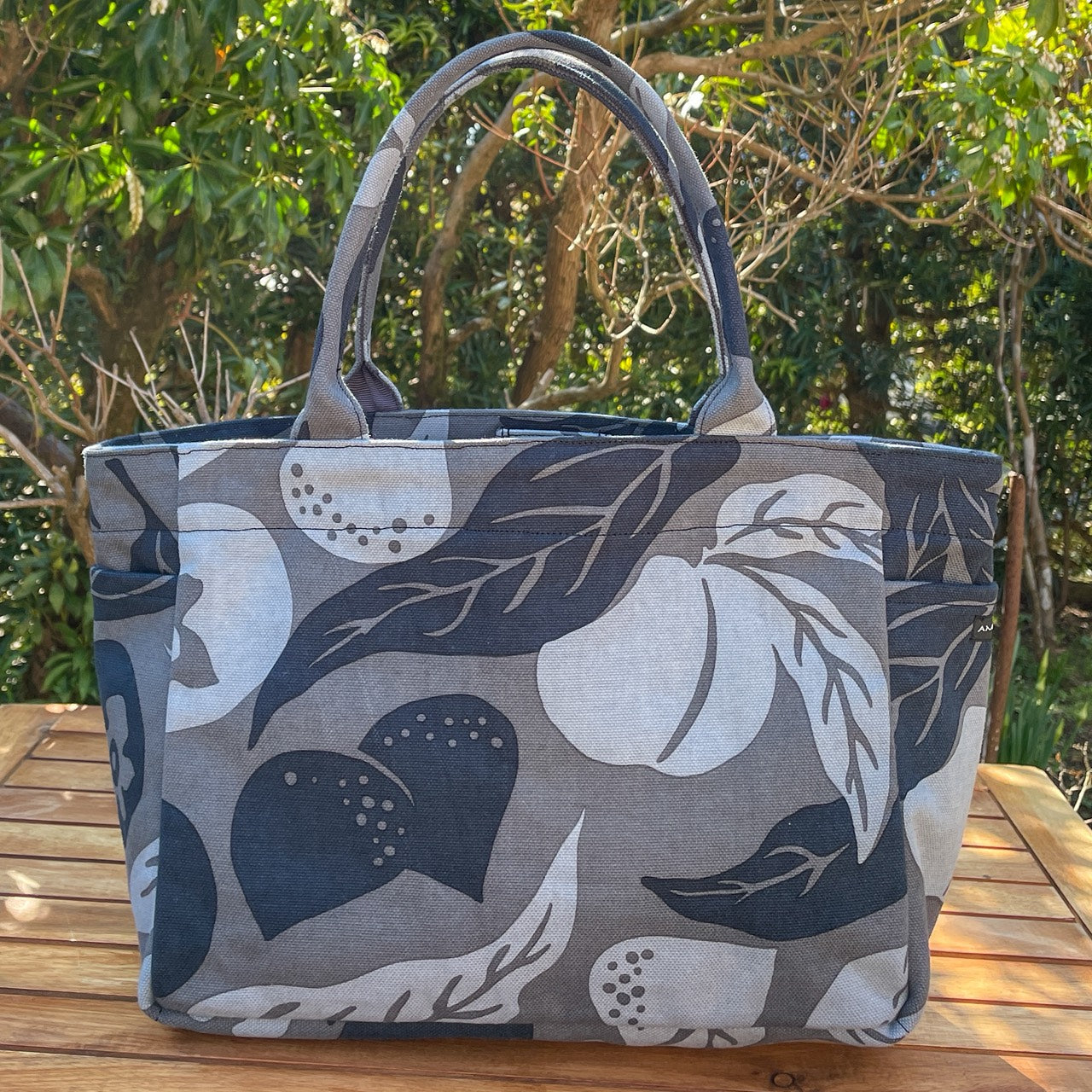 AMONG トートバッグ サイドポケットS 桃栗三年柿八年 濃淡 濃い 日本製 コットン100% ボタニカル 果物柄