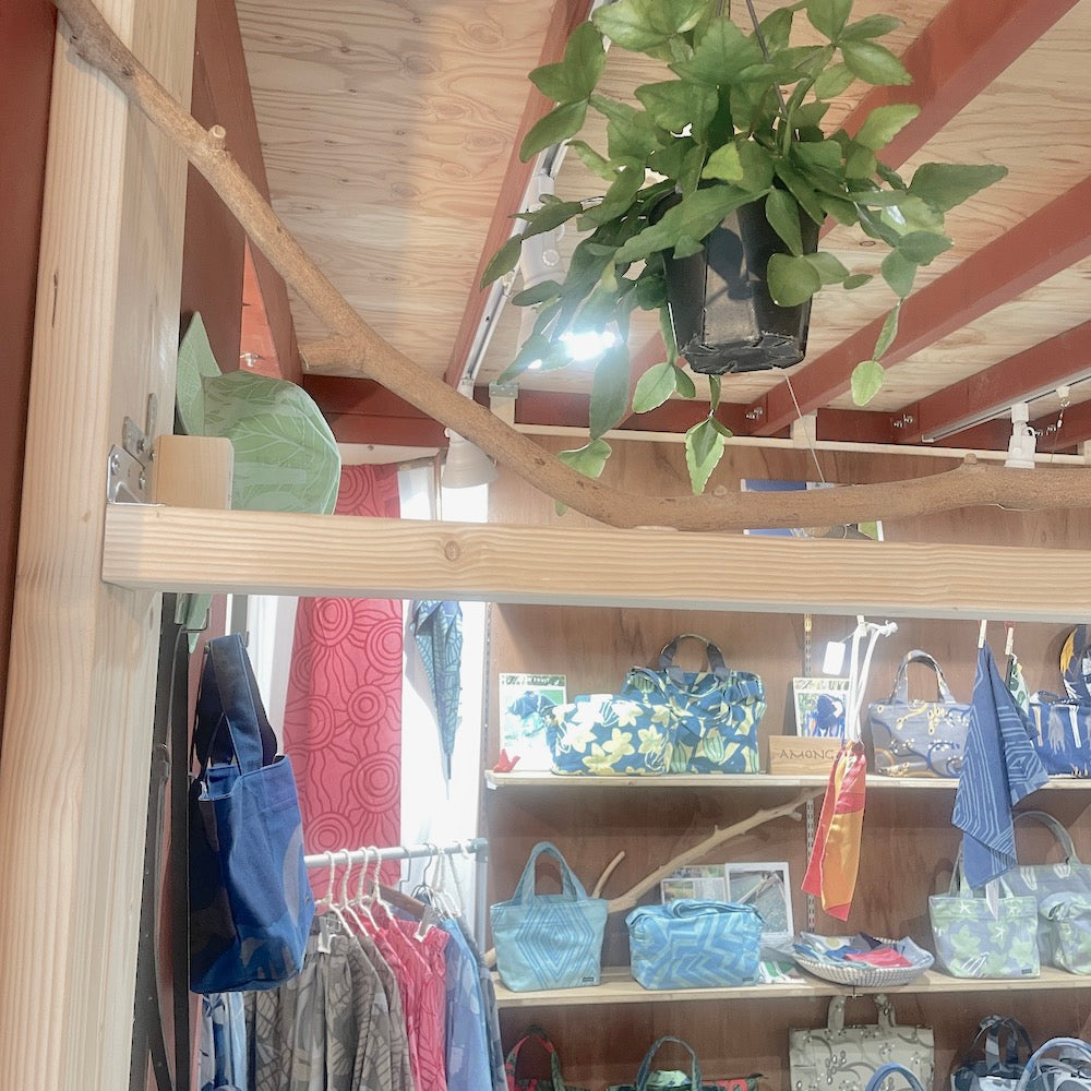 AMONG 新横浜　店舗入り口