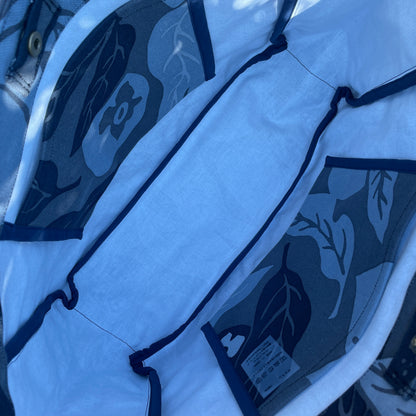 AMONG トートバッグ Mサイズ サイドポケット付 桃栗三年柿八年 濃淡 濃い 日本製 コットン100 トートバッグ 果物柄 大容量 縁起が良い