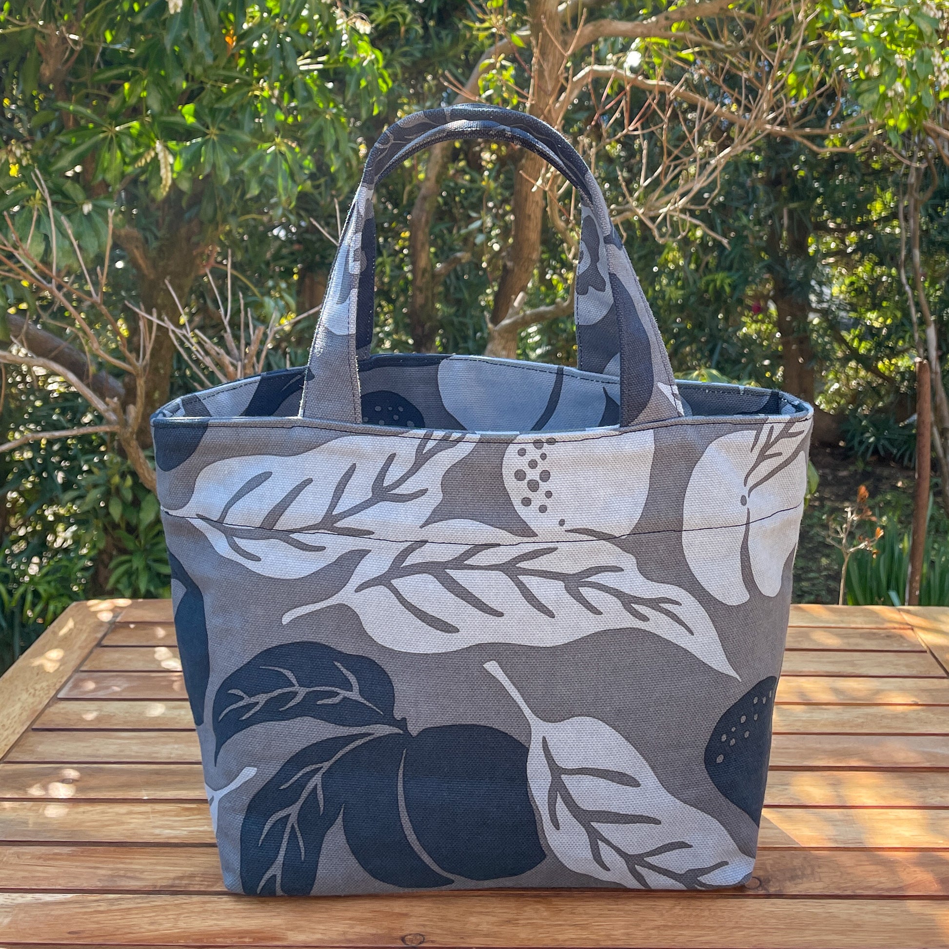 AMONG Sトート 桃栗三年柿八年 濃淡 濃い 日本製 綿コットン100% トートバッグ 果実柄 ボタニカル