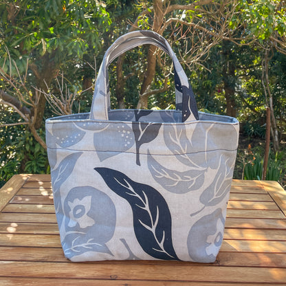 AMONG Sトート 桃栗三年柿八年 濃淡 淡い 日本製 綿コットン100% トートバッグ 果実柄 ボタニカル