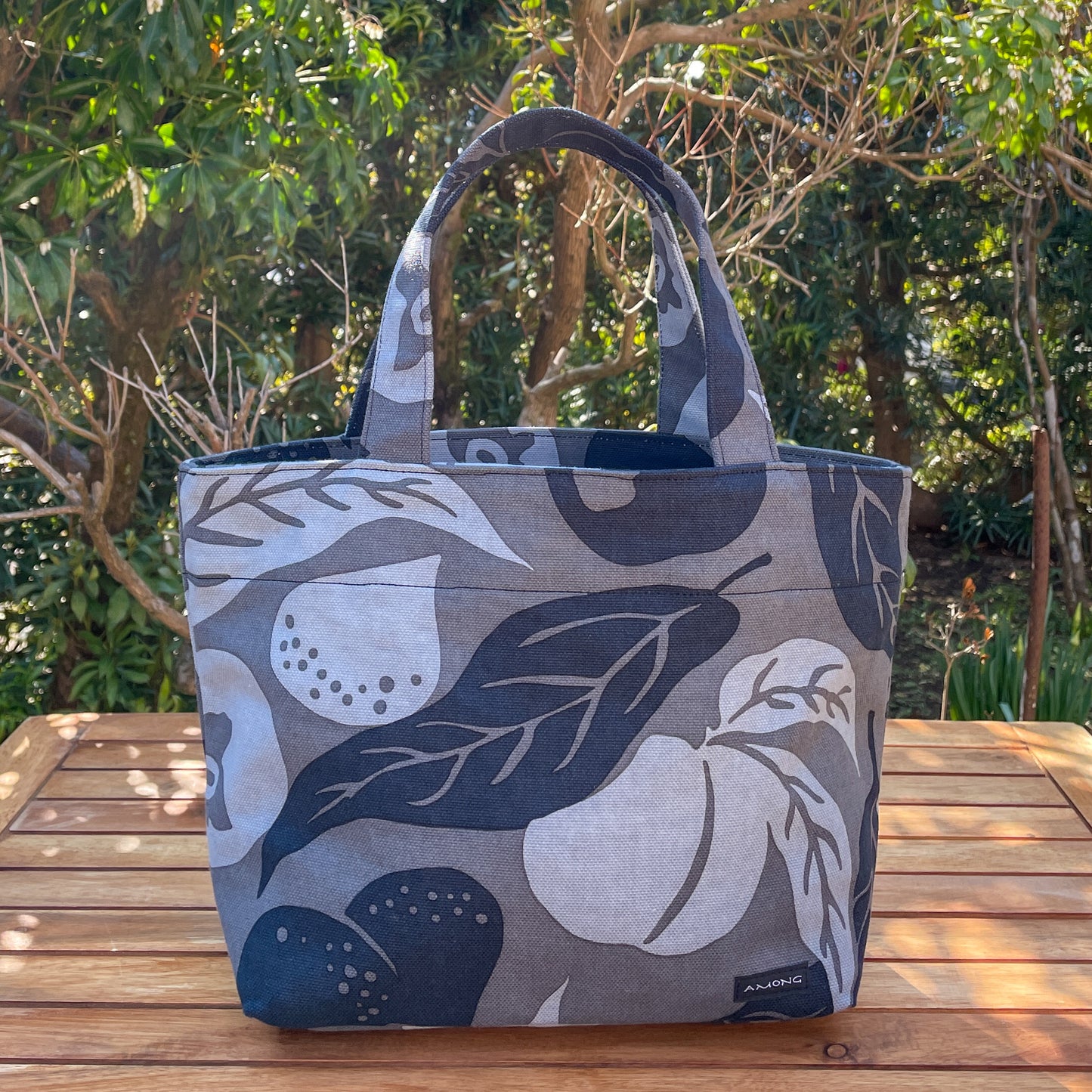 AMONG Sトート 桃栗三年柿八年 濃淡 濃い 日本製 綿コットン100% トートバッグ 果実柄 ボタニカル