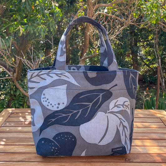 AMONG Sトート 桃栗三年柿八年 濃淡 濃い 日本製 綿コットン100% トートバッグ 果実柄 ボタニカル