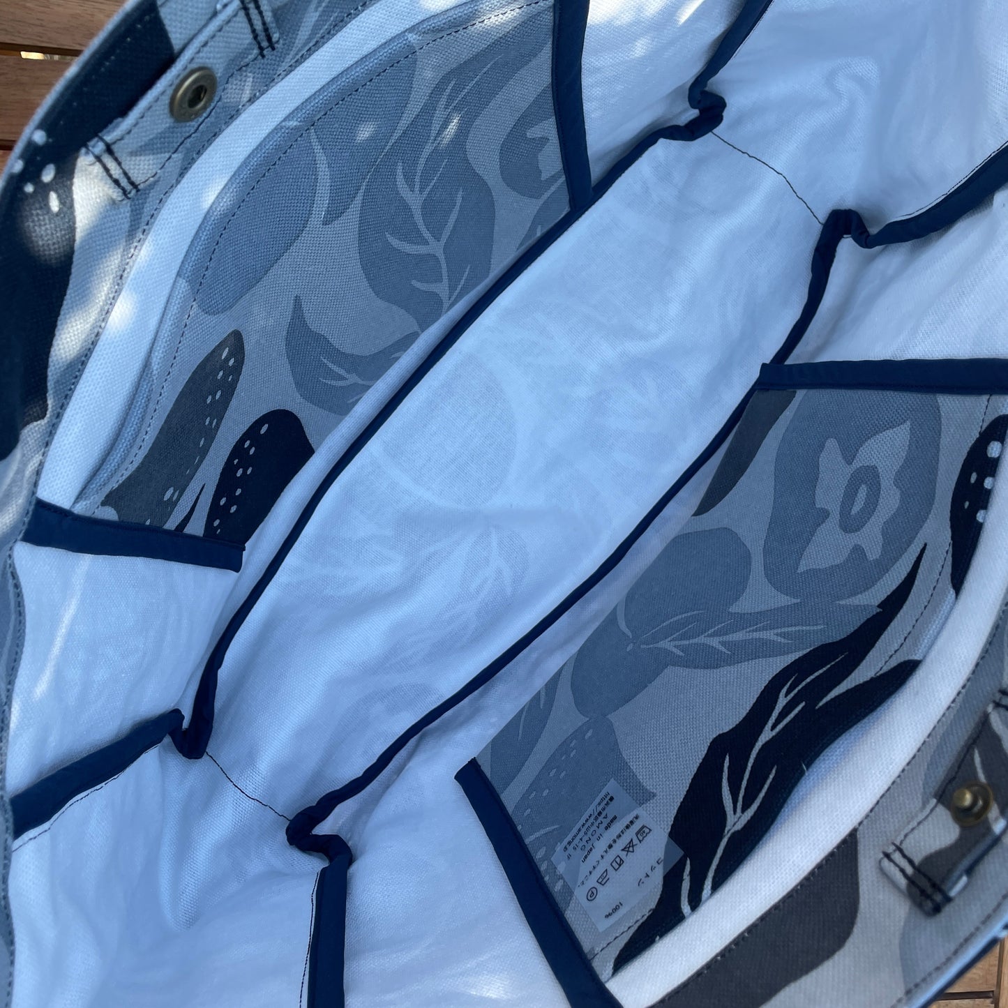 AMONG トートバッグ Mサイズ サイドポケット付 桃栗三年柿八年 濃淡 淡い 日本製 コットン100 トートバッグ 果物柄 大容量 縁起が良い