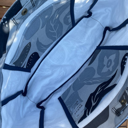 AMONG トートバッグ Mサイズ サイドポケット付 桃栗三年柿八年 濃淡 淡い 日本製 コットン100 トートバッグ 果物柄 大容量 縁起が良い