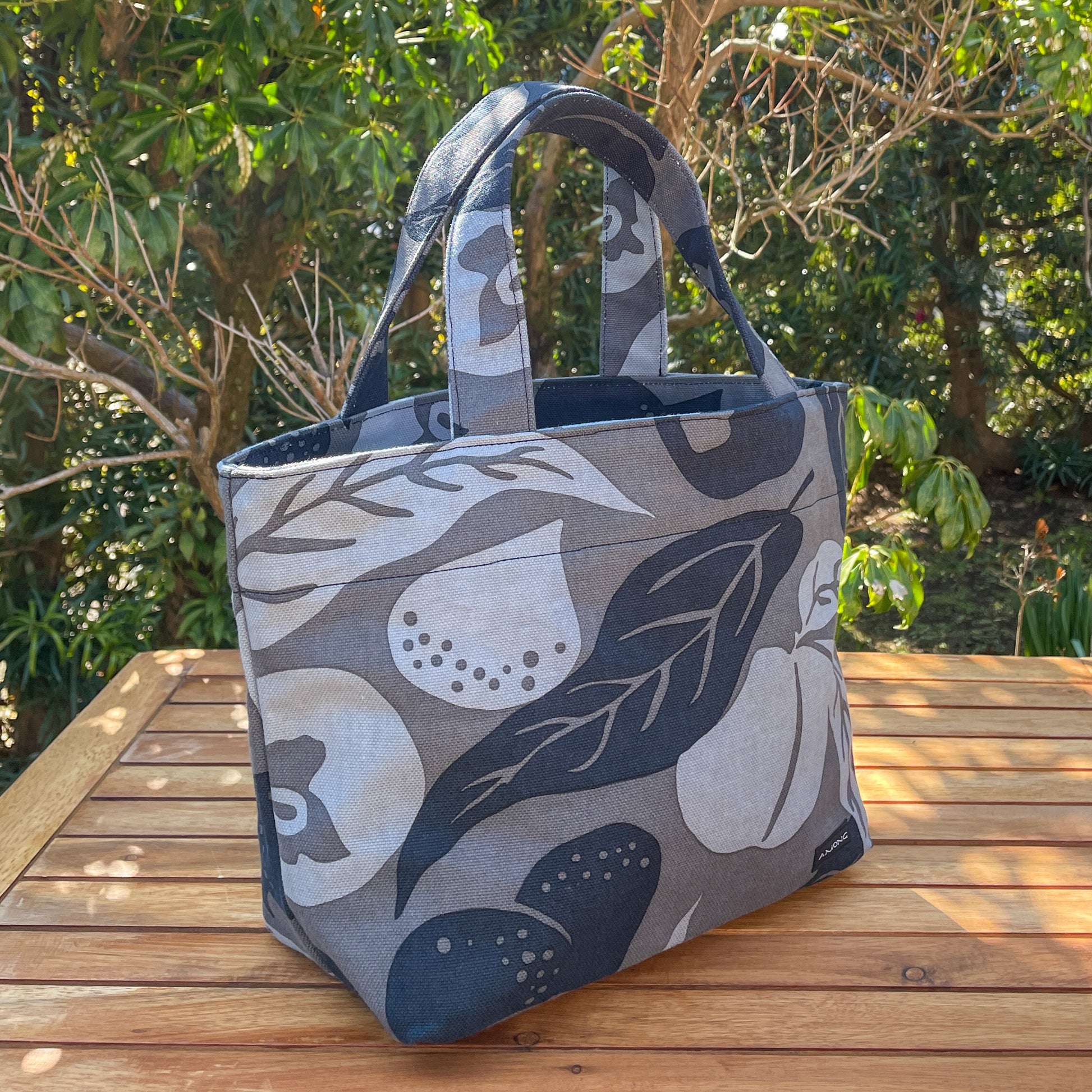 AMONG Sトート 桃栗三年柿八年 濃淡 濃い 日本製 綿コットン100% トートバッグ 果実柄 ボタニカル