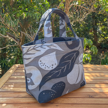 AMONG Sトート 桃栗三年柿八年 濃淡 濃い 日本製 綿コットン100% トートバッグ 果実柄 ボタニカル