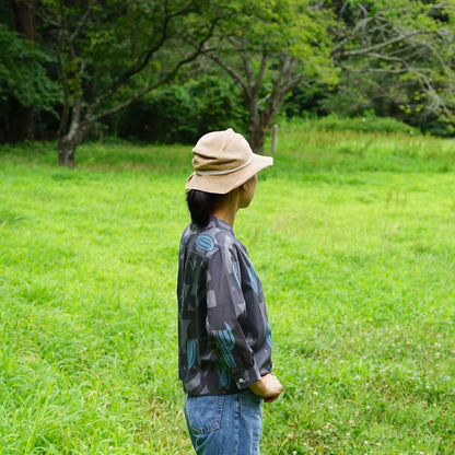 シャツ スターフルーツ_シルエット_木柄