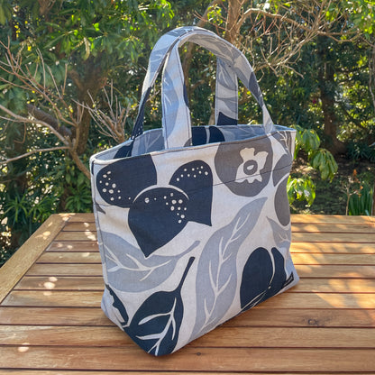 AMONG Sトート 桃栗三年柿八年 濃淡 淡い 日本製 綿コットン100% トートバッグ 果実柄 ボタニカル