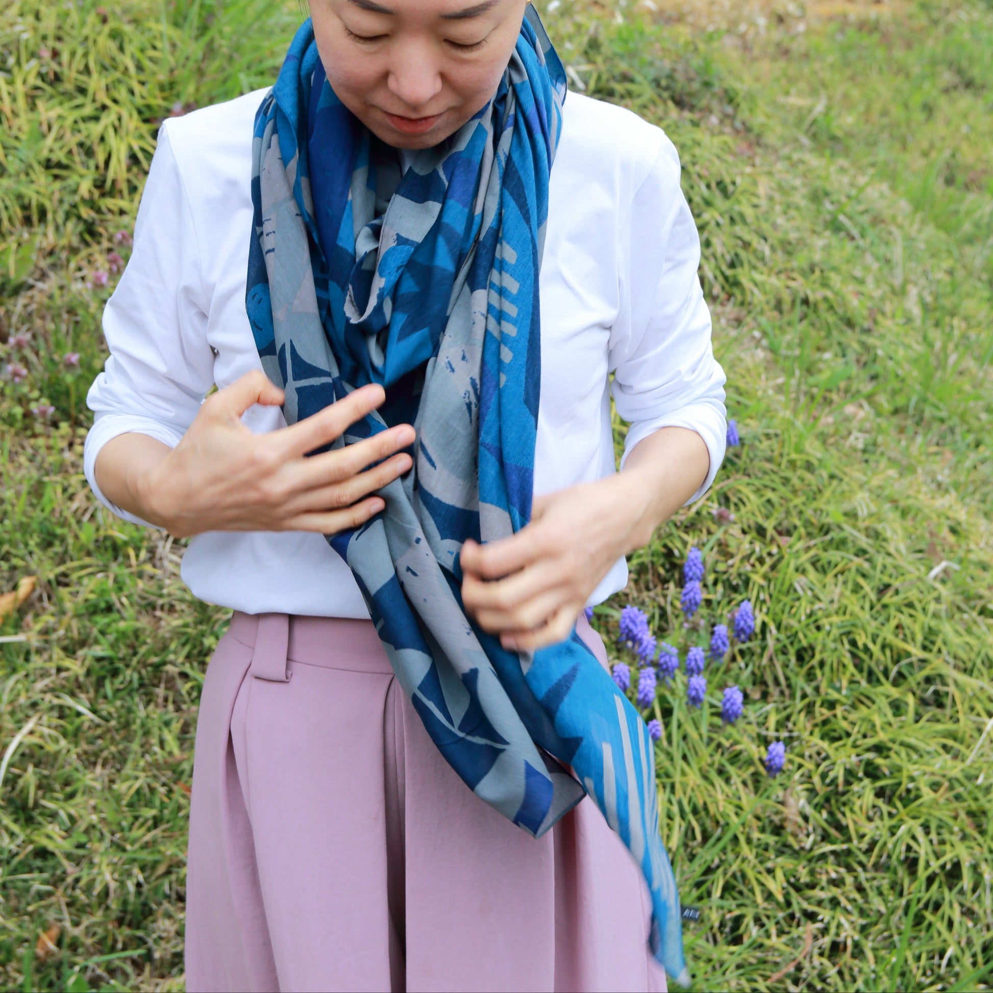 AMONG ストール テンキ 夜空 ネイビー 星空柄 夜空柄 天気 転機 日本製 デザインコットン 100% スカーフ シボ加工 レディース ボタニカル 自然 長方形 大判 大きい スカーフ しぼ加工