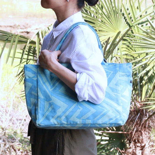 AMONG トートバッグ Mサイズ サイドポケット付き ミチ 育てよう 幾何学柄 日本製 綿 コットン 100％  大容量 通勤 通学  道 未知 日本の言葉遊び