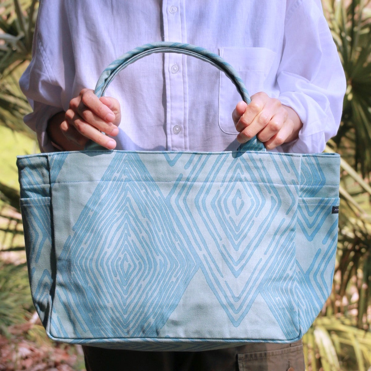 AMONG トートバッグ Mサイズ サイドポケット付 ミチ 育てよう 菱柄 ひし柄 日本製 綿 コットン 100％  大容量 通勤 通学  道 未知 日本の言葉遊び