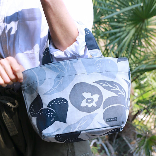 AMONG Sトート 桃栗三年柿八年 濃淡 淡い 日本製 綿コットン100% トートバッグ 果実柄 ボタニカル　Sサイズ