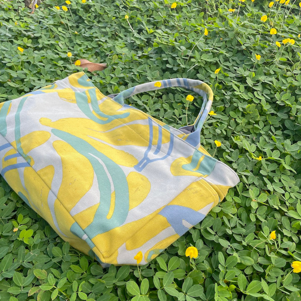 Tote (M, with side pockets) "Banana" shade of tree_fruit