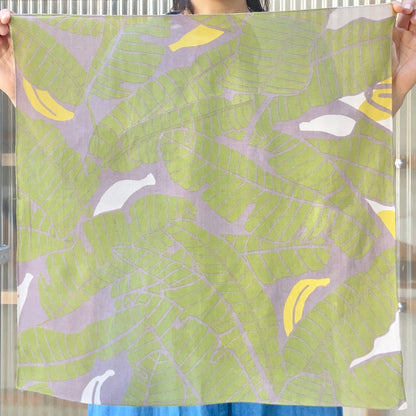 Petit scarf "Banana" in the shade of a tree_fruit (40% silk 60% rayon)