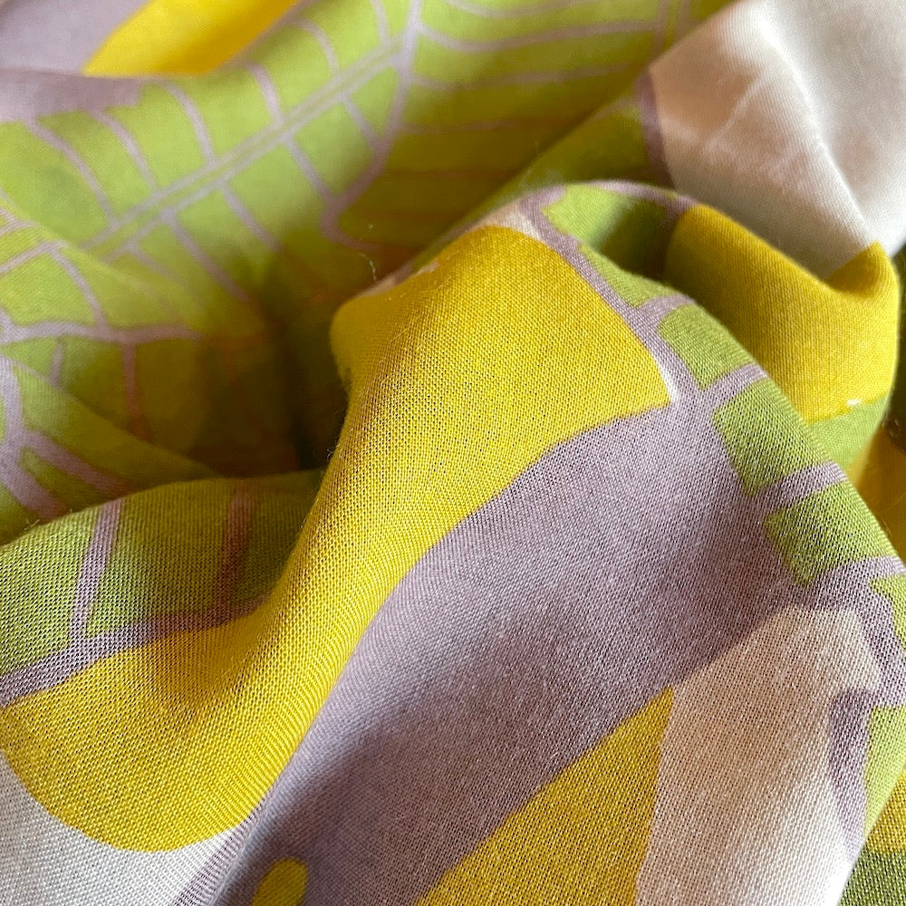Petit scarf "Banana" in the shade of a tree_fruit (40% silk 60% rayon)
