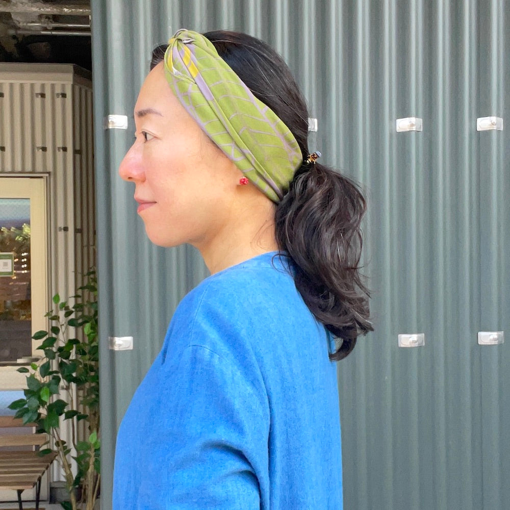 Petit scarf "Banana" in the shade of a tree_fruit (40% silk 60% rayon)