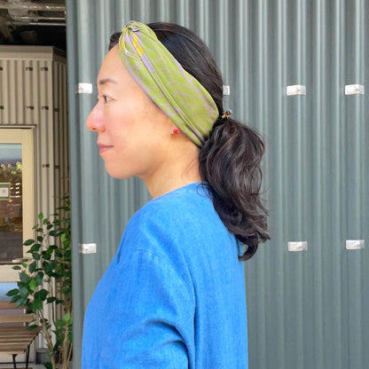 Petit scarf "Banana" in the shade of a tree_fruit (40% silk 60% rayon)