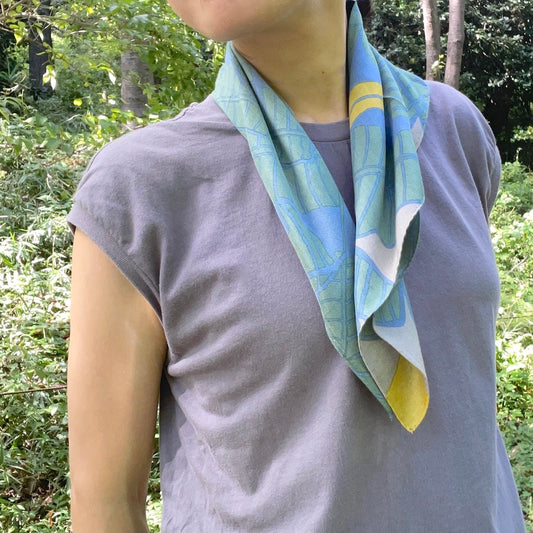 Petit scarf "Banana" in the shade of a tree_leaf (40% silk, 60% rayon)