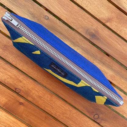 星と木々のテキスタイルが映えるAMONGのコットン100%日本製のペンケース スターフルーツ スター 木柄。バッグの中に鮮やかな遊び心と整理に。