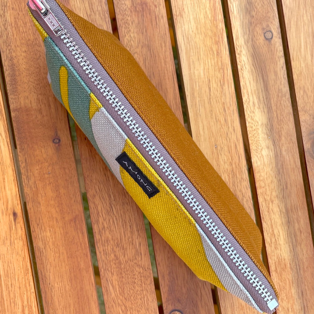 ペンケース「バナナ」木陰_1