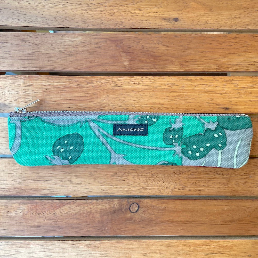 いちご柄ペンケース