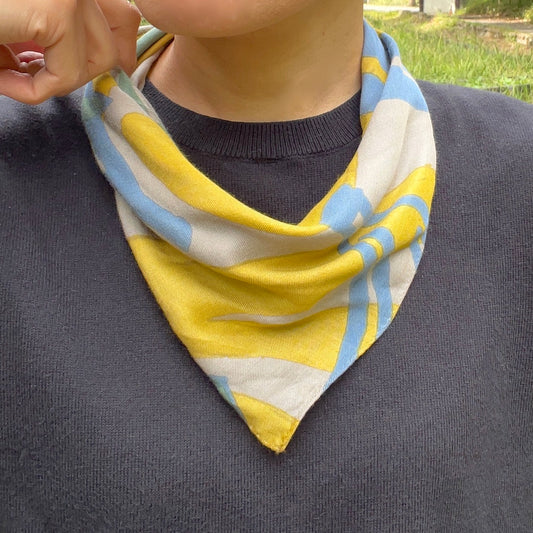 Petit scarf "Banana" in the shade of a tree_fruit (40% silk 60% rayon)