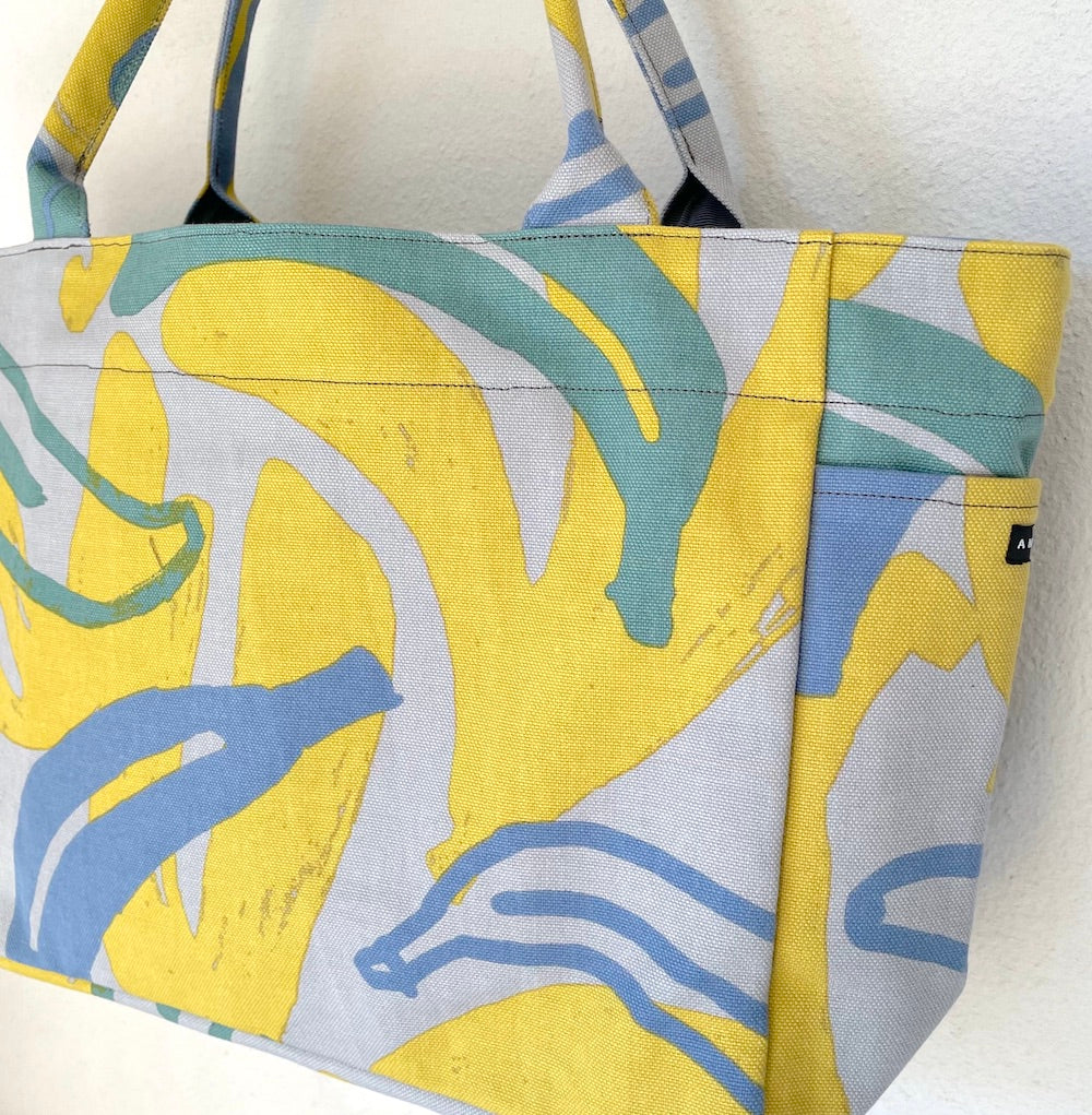 Tote (M, with side pockets) "Banana" shade of tree_fruit