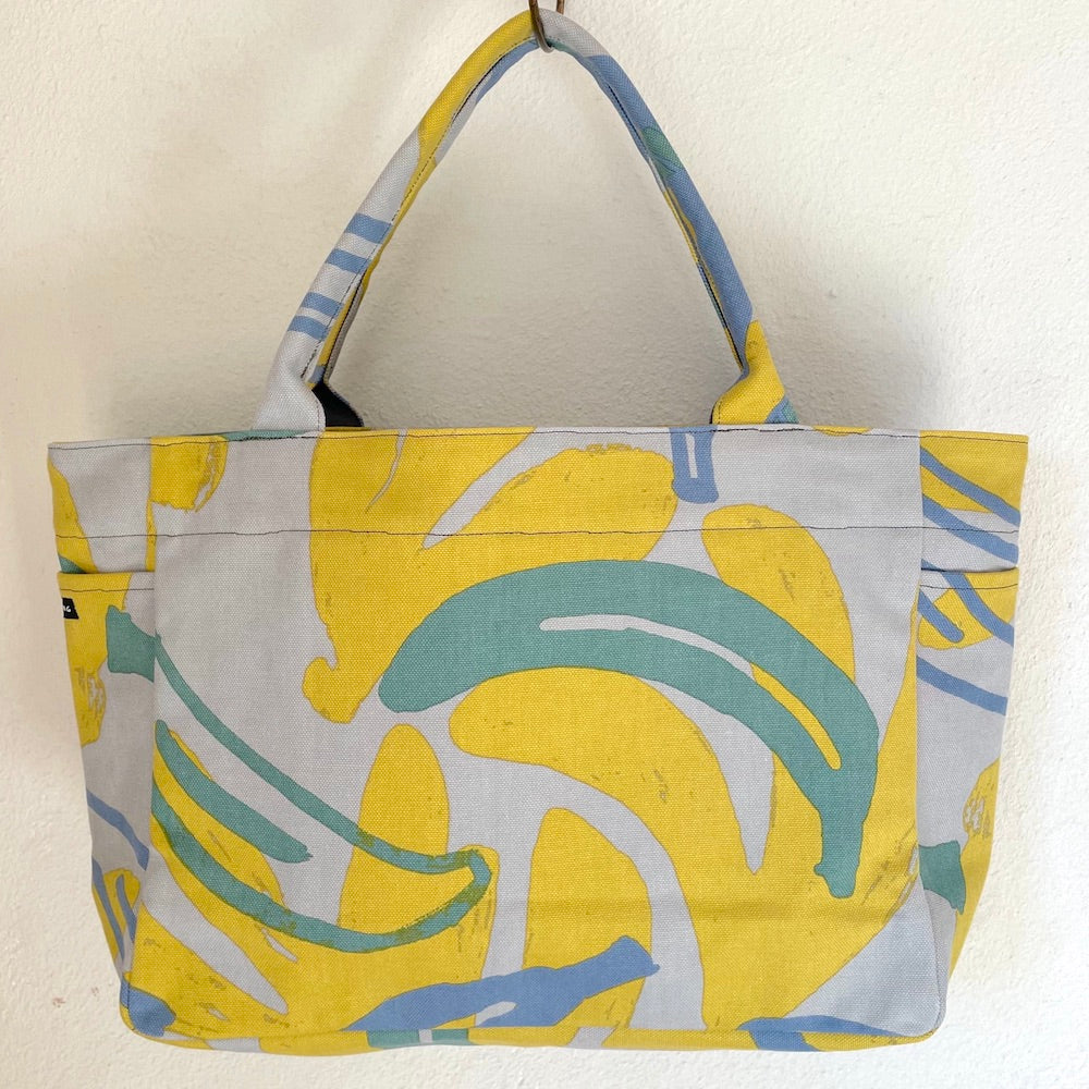 Tote (M, with side pockets) "Banana" shade of tree_fruit